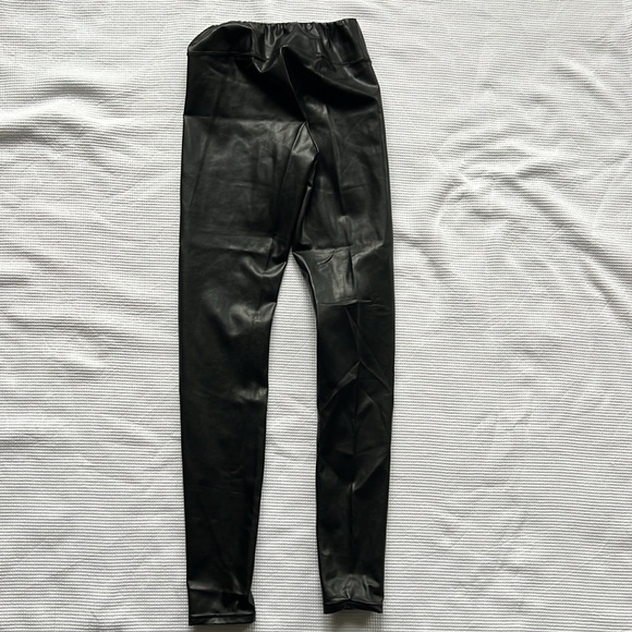 Aritzia, Wilfred, free, skin tight leggings in size extra small - Picture 5 of 5